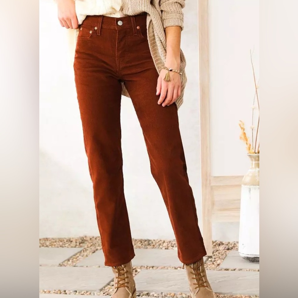 Levi Rust Brown soft velvet Pants. 26